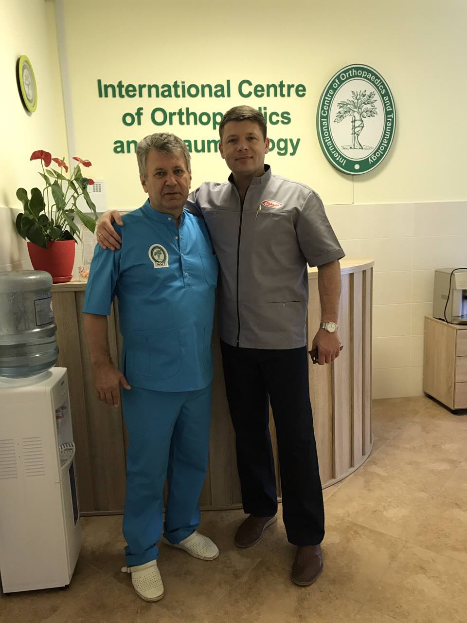 Пан Герінг з завідувачем обалсного центру ортопедії та травматології Валентином Піонтковським