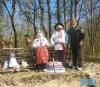 Бабуся на Рівненщині перетворила сміттєзвалище на місце, де фотографуються наречені 