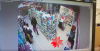 Камери зафіксували, як чоловік обікрав магазин у Рівному (ВІДЕО)
