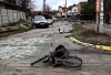Показали, як російські окупанти розстріляли у Бучі велосипедиста (ВІДЕО)