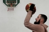 Знову грає в баскетбол вчитель з Рівненщини, який на фронті залишився без руки