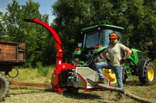 Важливість використання щепорізу до трактора у виробництві пелет і брикетів