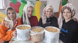 Діти з Гощанщини наготували захисникам 25 літрів олів'є, холодець та півтисячі вареників