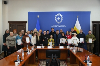 Волонтерам на Рівненщині вручили нагороди від Зеленського та влади