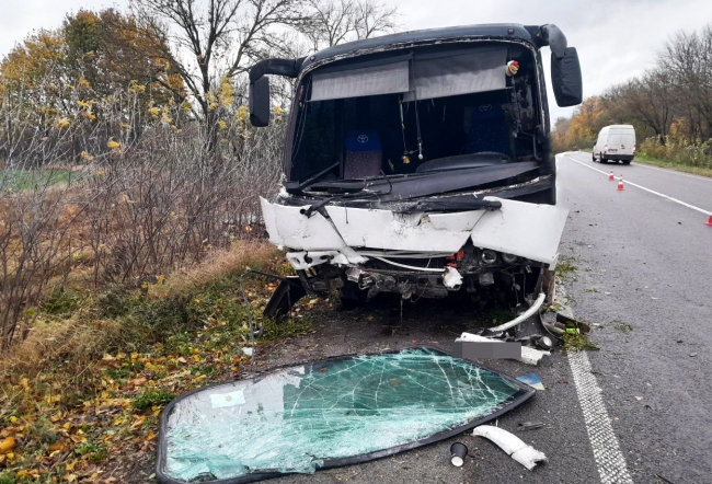 На Дубенщині - смертельна ДТП: зіткнулись легковик з Рівного та автобус з Хмельниччини