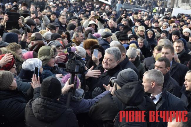 Петро Порошенко під час січневого візиту до Рівного
