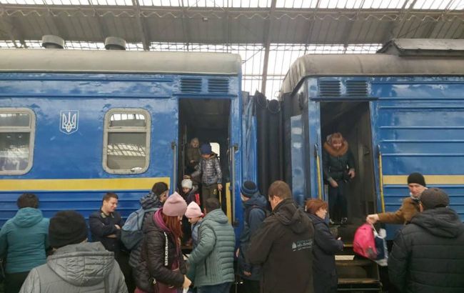 Під час ракетного удару у потязі «Запоріжжя-Львів» вибило вікна