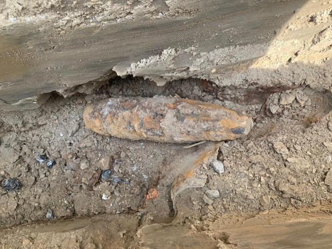 Під парканом у Клевані знайшли артилерійський снаряд (ФОТО)