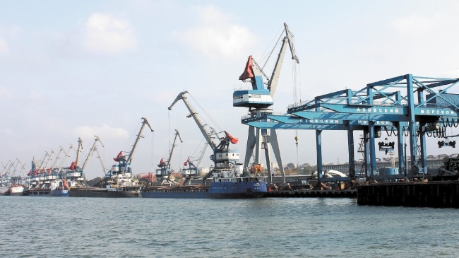 Через підрив трубопроводу припинилося постачання нафти танкерам, розташованим в Азовському порту 